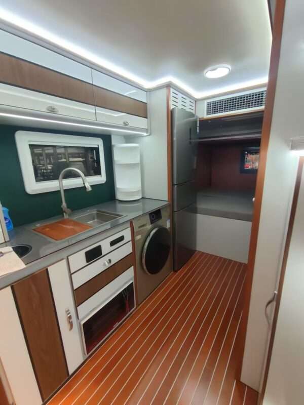 4X4 caminhão pesado off-road HOWO Man design de luxo RV motorhome com tenda elevável - Imagem 8