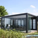 Pérgola ao ar livre alumínio motorizado Bioclimatic jardim louvered pergola bioclimatic Personalizado impermeável pára-sol vidro deslizante metro quadrado