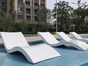 Espreguiçadeira Moderna Grande de Fibra de Vidro para Piscina, Cadeira Curva à Prova de Intempéries para Decoração de Piscinas de Hotéis de Luxo
